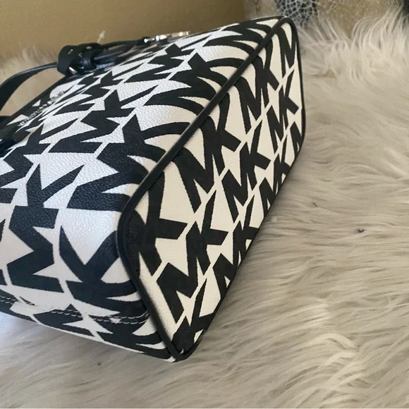 New Michael Kors jet set carryall xs tote convertible crossbody bag - Picture 4 of 13